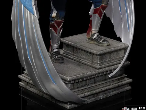 Captain America Sam Wilson (Closed Wings Version) - The Falcon and the Winter Soldier - Legacy Replica 1/4 - Iron Studios