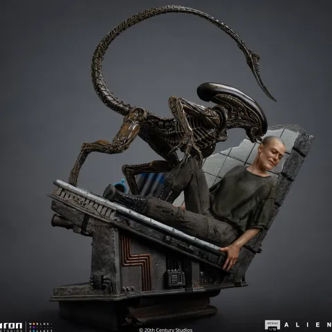 Pre-Order - Statue Ellen Ripley & Dog Alien – Alien 3 – Art Scale 1/10 – Iron Studios