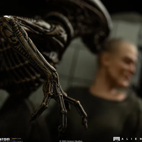 Pre-Order - Statue Ellen Ripley & Dog Alien – Alien 3 – Art Scale 1/10 – Iron Studios