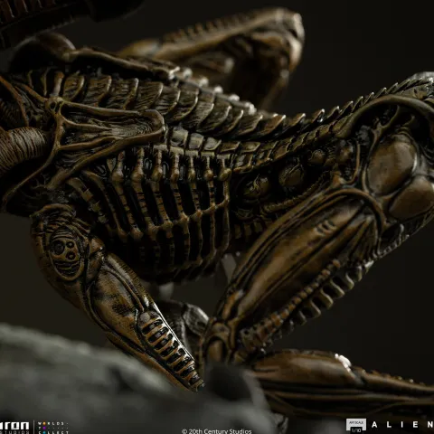Pre-Order - Statue Ellen Ripley & Dog Alien – Alien 3 – Art Scale 1/10 – Iron Studios