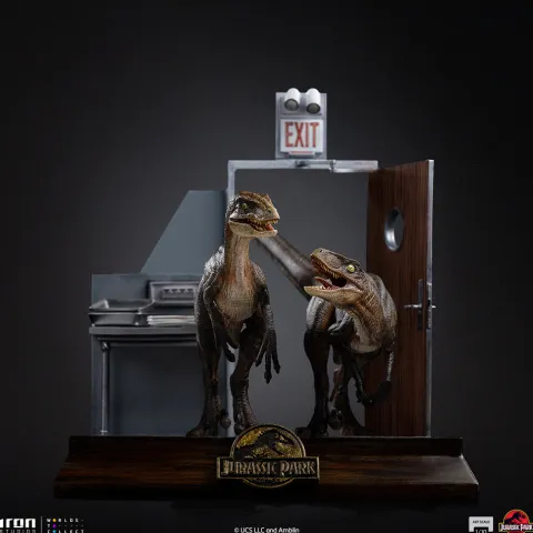 Pre-Order - Statue Raptors at the Kitchen’s Door – Jurassic Park – Art Scale 1/10 – Iron Studios