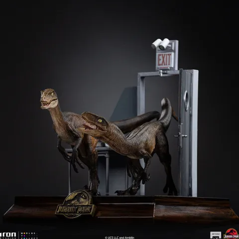 Pre-Order - Statue Raptors at the Kitchen’s Door – Jurassic Park – Art Scale 1/10 – Iron Studios