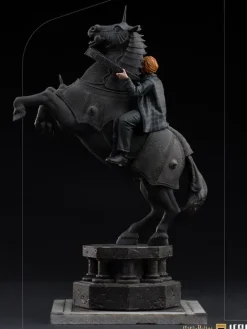 Ron Weasley at the Wizard Chess Harry Potter Art Scale 1/10 Iron Studios