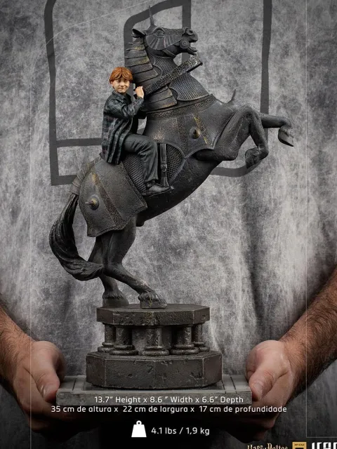 Ron Weasley at the Wizard Chess Harry Potter Art Scale 1/10 Iron Studios