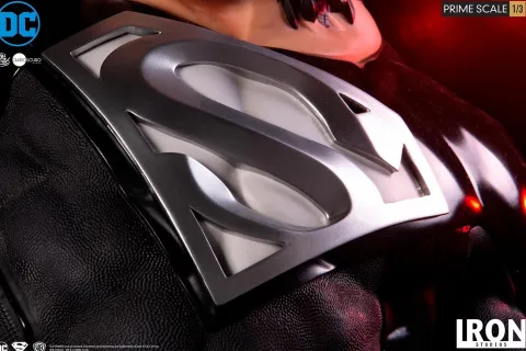 Statue Superman (Black Suit) - By Ivan Reis - DC Comics - Prime Scale 1/3 - Iron Studios