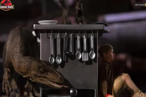 Statue Velociraptors in the Kitchen Diorama - Jurassic Park - Art Scale 1/10 - Iron Studios