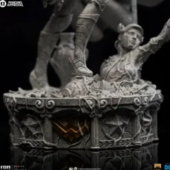 Statue Wonder Woman Unleashed Marble Variant - DC Comics - Art Scale 1/10 - Iron Studios